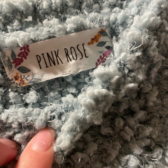 Fuzzy sweater - Picture 4 of 4